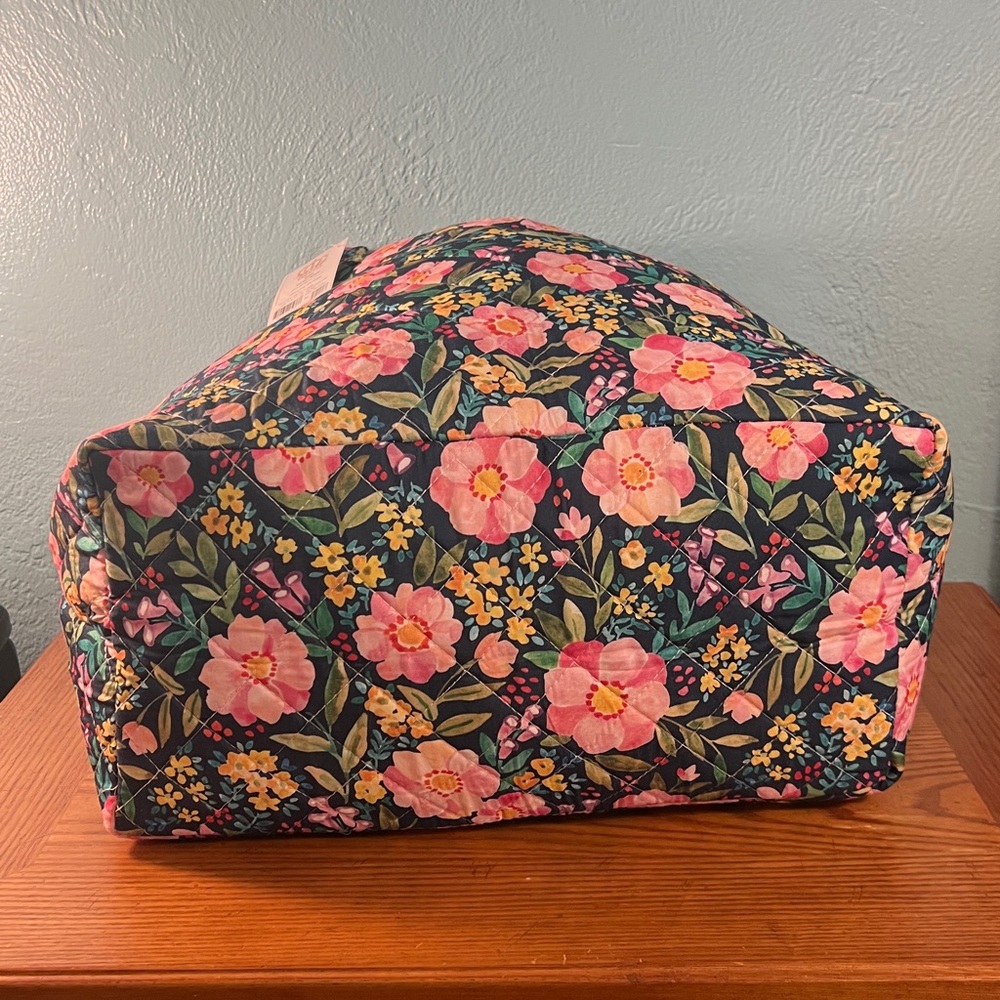 Virah Bella, Jane Quilted Floral Tote Bag (16”x17”x8”) 100% Polyester NWT - Picture 6 of 11